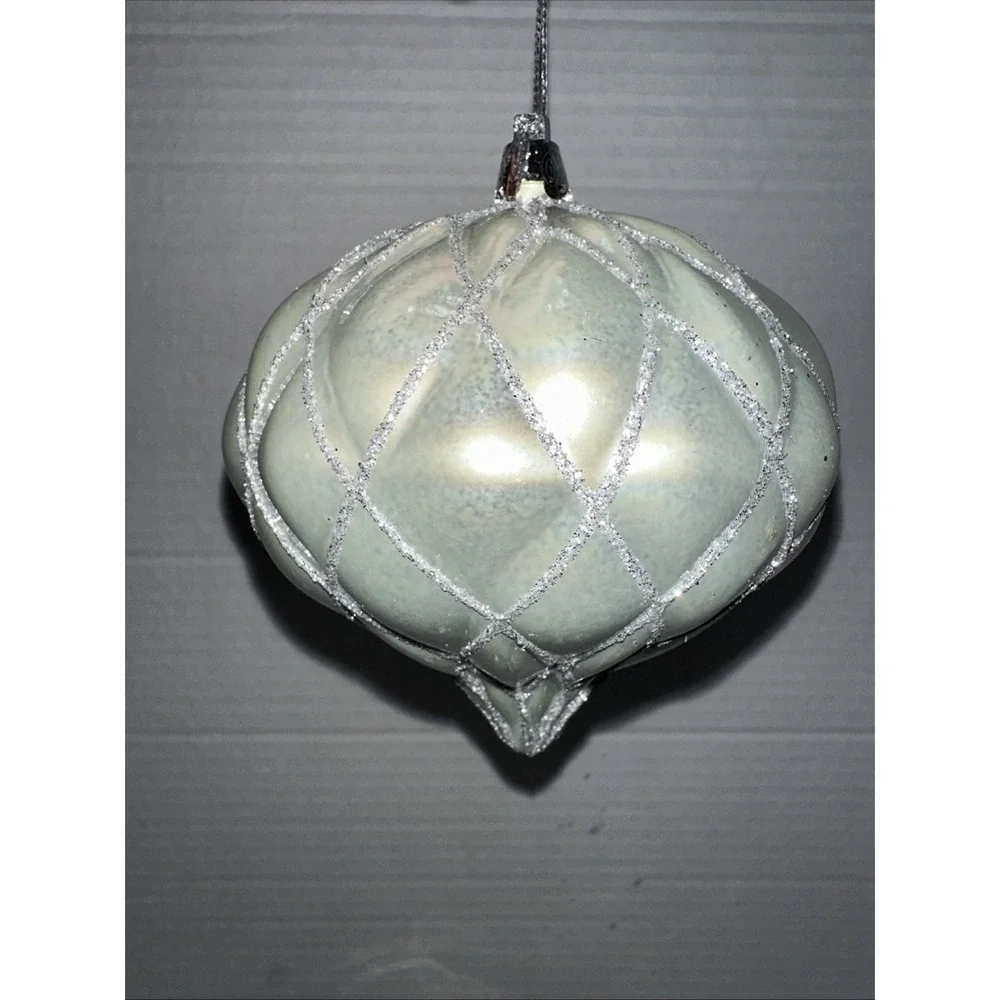 Pier One Imports Ornament Set Of 3 Silver Flawed‎